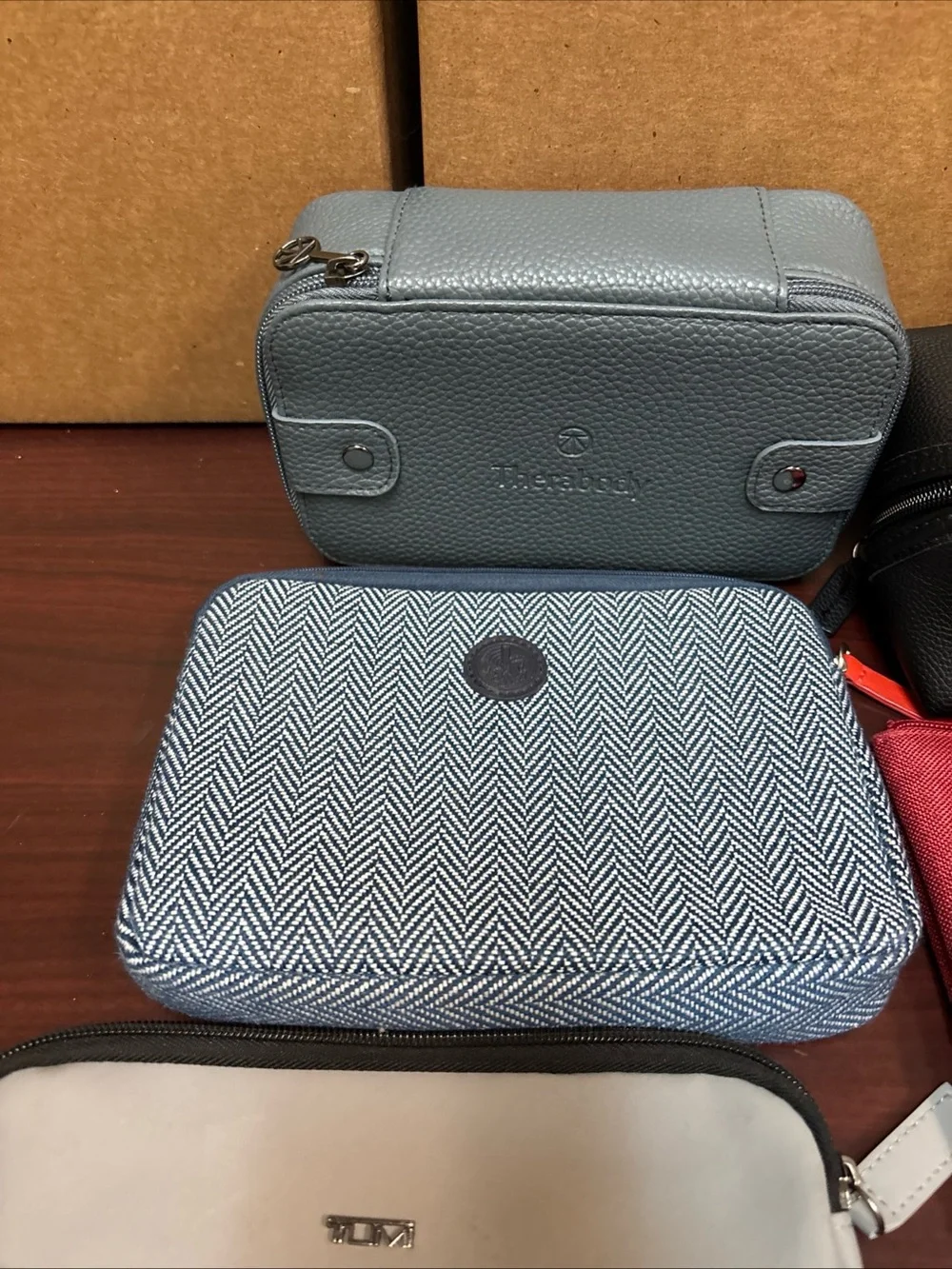 Airlines Travel Amenity Kit Toiletry Bags Shinola Tumi Ferragamo Delta Lot 8